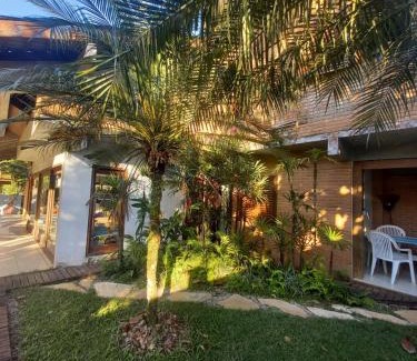 Itamambuca Casa | Suíte no Condomínio Itamambuca - Muito Perto da Praia !