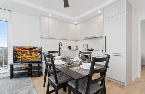 Surrey Apartamento | Sub-Penthouse 2 bed 2 bath in Downtown Surrey