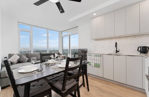 Surrey Apartamento | Sub-Penthouse 2 bed 2 bath in Downtown Surrey