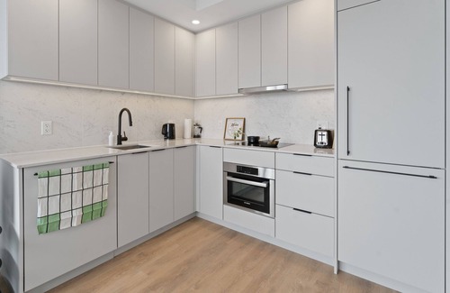 Surrey Apartamento | Sub-Penthouse 2 bed 2 bath in Downtown Surrey