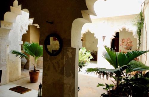 Lamu Cama Y Desayuno | Subira House