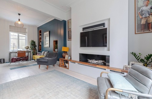 Victoria Casa | Sublime 4BD House w/Park Views - London Fields!