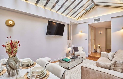 Faubourg-du-Roule Apartamento | Sublime AC Apartment - Champs Elysees