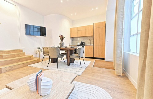 Quartier de Rochechouart Apartamento | Sublime Air-conditioned Flat Galeries Lafayette