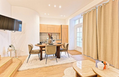 Quartier de Rochechouart Apartamento | Sublime Air-conditioned Flat Galeries Lafayette