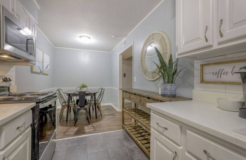 Overland Park Apartamento | Sublime Sensibility: 2 bed/2 bath