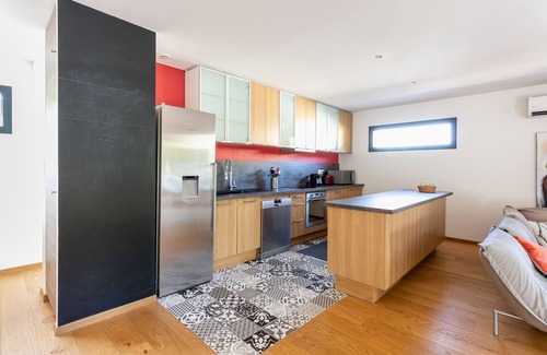 Villevieille Villa | Sublime casa de una sola planta en marco de madera de 130 m² con jardín y piscina