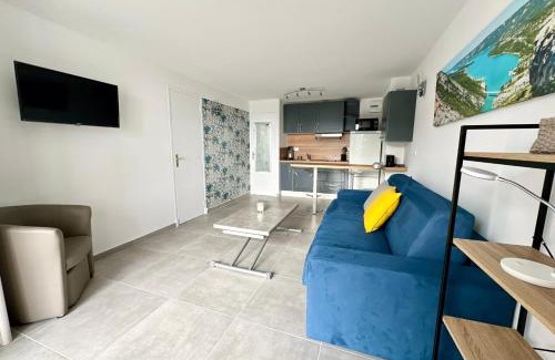 Mandelieu-La-Napoule Apartamento | Sublime studio with large terrace and pool