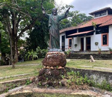 Piliyandala Casa | Subodhi Lakeside Retreat & Education Centre
