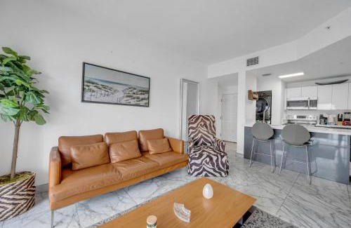 Midtown Apartamento | Subtle 2 Bed in Edgewater near Downtown With Free Parking