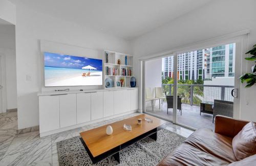 Midtown Apartamento | Subtle 2 Bed in Edgewater near Downtown With Free Parking