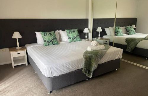 Kooringal Casa | Suburban Bliss - Elegant Villa 2
