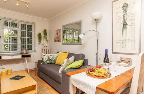 Kenilworth Casa | Suburban bliss with Wifi and plunge pool