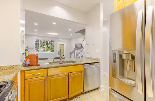 Bloomingdale Casa | Suburban Comfort Just 35 Min from Downtown Chi