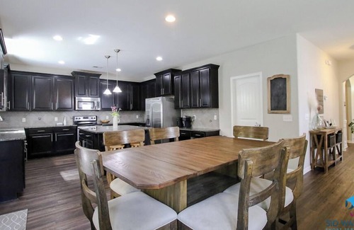 Richmond Hill Casa | Suburban Escape in Richmond Hill, Fenced Yard+Pets