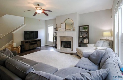 Richmond Hill Casa | Suburban Escape in Richmond Hill, Fenced Yard+Pets