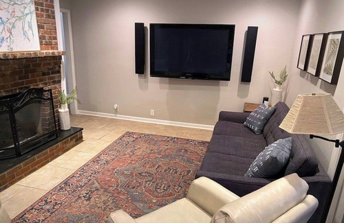 Bloomington Casa | Suburban Getaway-3 miles to IU