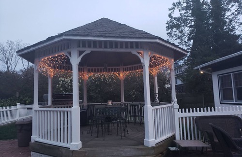 Rockville Centre Casa | Suburban Glamping