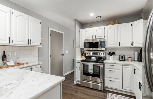 Royal Manor Casa | Suburban oasis perfect for families & groups