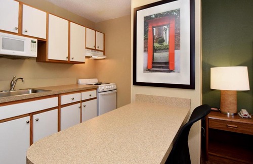 Greater Greenspoint Hotel | Suburban Studios Houston North I-45
