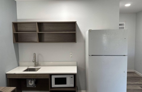 Newport News Hotel | Paradise Suites - Jefferson Ave/Newport News