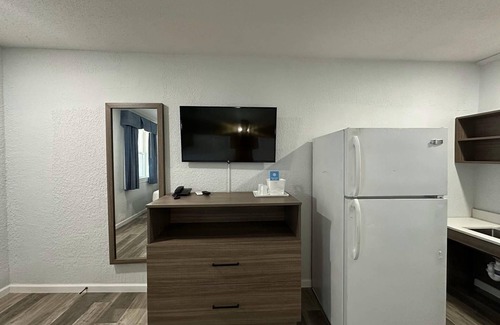 Newport News Hotel | Paradise Suites - Jefferson Ave/Newport News