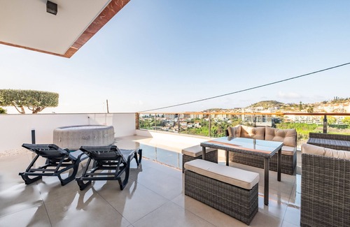 Santo Antonio Chalet De Esquí | Suburban Views by Madeira Sun Travel