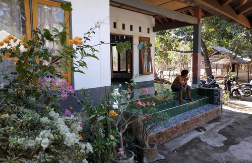Batu Putih Casa | Sudirman Homestay