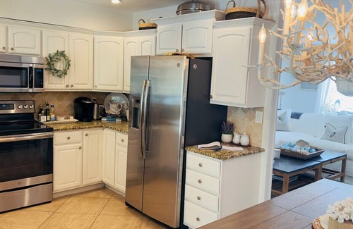 Naples Park Cabaña | Sugar Beach Bungalow with a Pool!