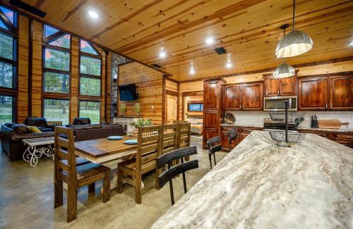 Broken Bow Casa | Sugar Daddy - large family cabin pool table games