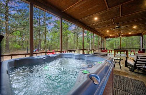 Broken Bow Casa | Sugar Daddy - large family cabin pool table games