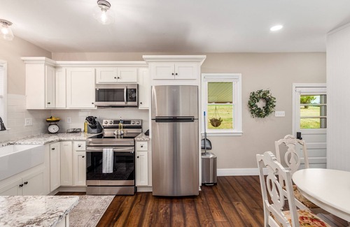 Sugar Grove Otro | Sugar Grove Farmhouse - Hocking Hills! - Hot Tub!