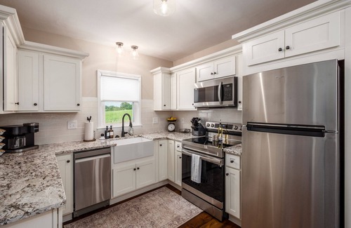 Sugar Grove Otro | Sugar Grove Farmhouse - Hocking Hills! - Hot Tub!
