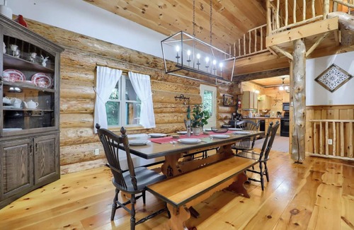 Huntingdon Cabina | Sugar Grove Log Cabin | HOT TUB + Fire Pit!