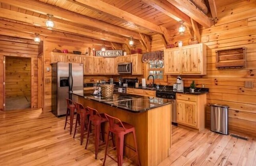 Sugar Grove Cabina | Sugar Grove Retreat - Hot Tub - Hocking Hills!
