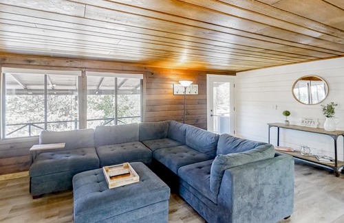 Oakhurst Casa | Sugar Pine Log Cabin