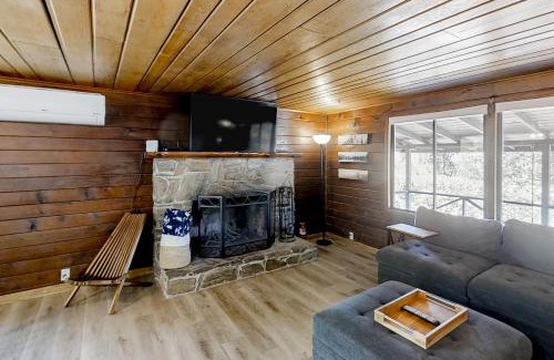 Oakhurst Casa | Sugar Pine Log Cabin