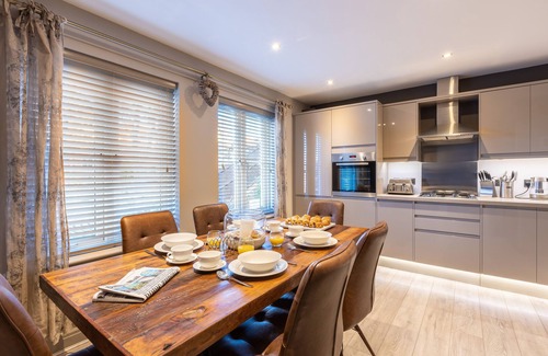 Whitby Casa | Sugar Reef - Luxury House, Garden, Parking & EV Point