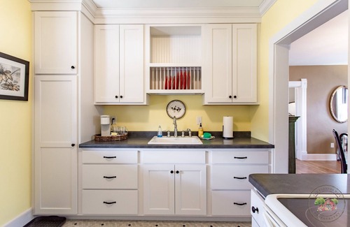New Glarus Apartamento | Sugar River Suite - Your Sweet Escape in the Heart of it All!