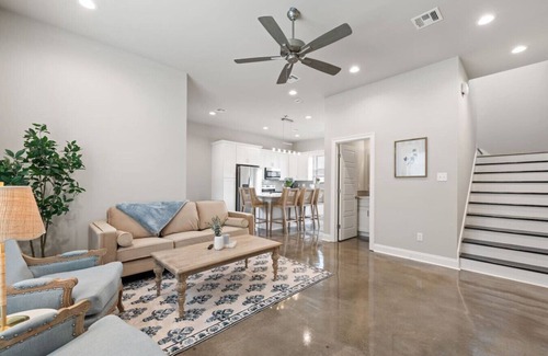 Youngsville Casa | Sugarcane House KING Beds Near Sports Complex Luxe