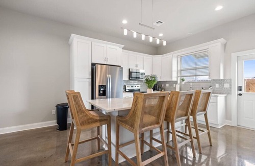 Youngsville Casa | Sugarcane House KING Beds Near Sports Complex Luxe