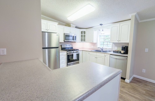 Farmers Casa | Sugarloaf Mountain EscapenSecluded 3 bedroom, 5 acres, ATV, RV and boat storage.