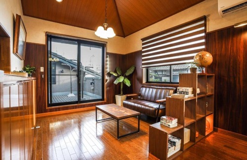 Izumisano Casa | 6 bedroom house / Izumisano Ōsaka