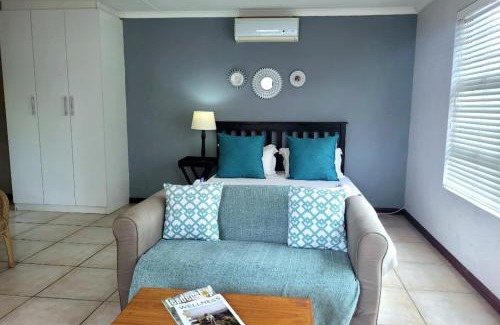 Beacon Bay Apartamento | Suite 11- Deja' Blu Bed and Breakfast- East London
