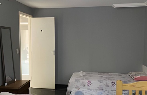 Cachoeirinha Apartamento | Suite 2 · Suíte Confortável 1 Casal+2 Solteiro+1 Auxiliar II