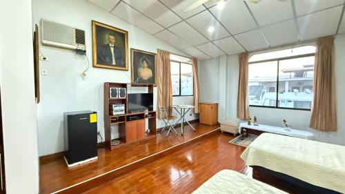 Cooperativa de Empleados del Consejo Provincial Casa | SUITE 2 CAMAS, TV, WIFFI, PARKING, a 3 MINUTOS DEL AEROPUERTO DE GUAYAQUIL, LAS GARZAS SAN MARINO SHOPPING