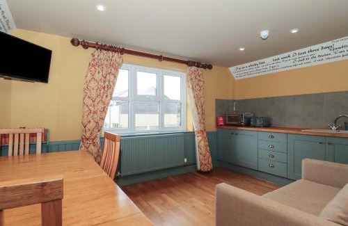 Stroud Casa | Suite 2