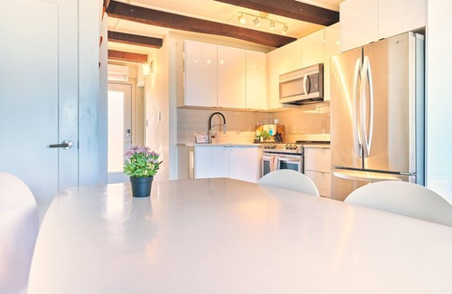 Wainfleet Cabaña | Suite 205: Beautiful 3-Bedroom Beachfront Townhouse