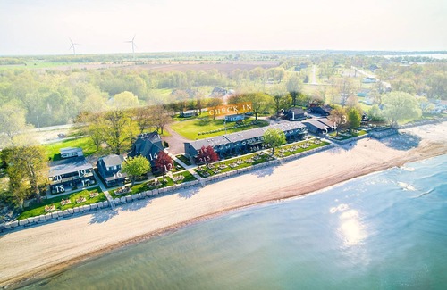 Wainfleet Cabaña | Suite 205: Beautiful 3-Bedroom Beachfront Townhouse
