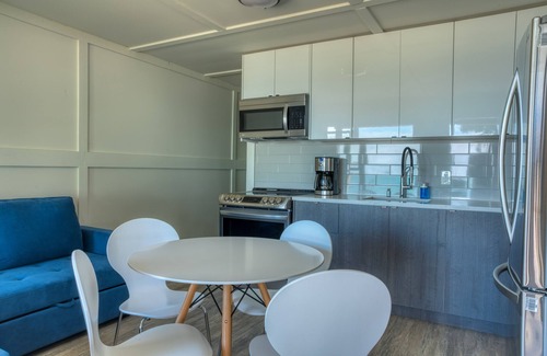Wainfleet Cabaña | Suite 208: Beautiful 1-Bedroom Beachfront Suite
